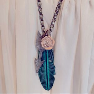 Beautiful boho metal feather necklace